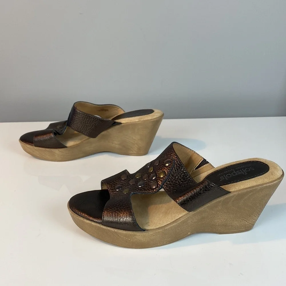 Softspots Bronze Leather Wedge Sandals Size 7.5 W